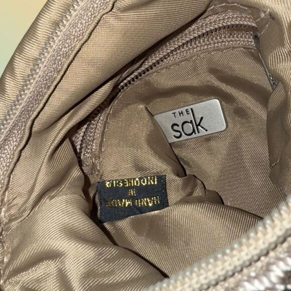 The Sak Crochet Hipster Crossbody Shoulder Bag Tan Champagne W Zipper Pocket - Picture 3 of 6